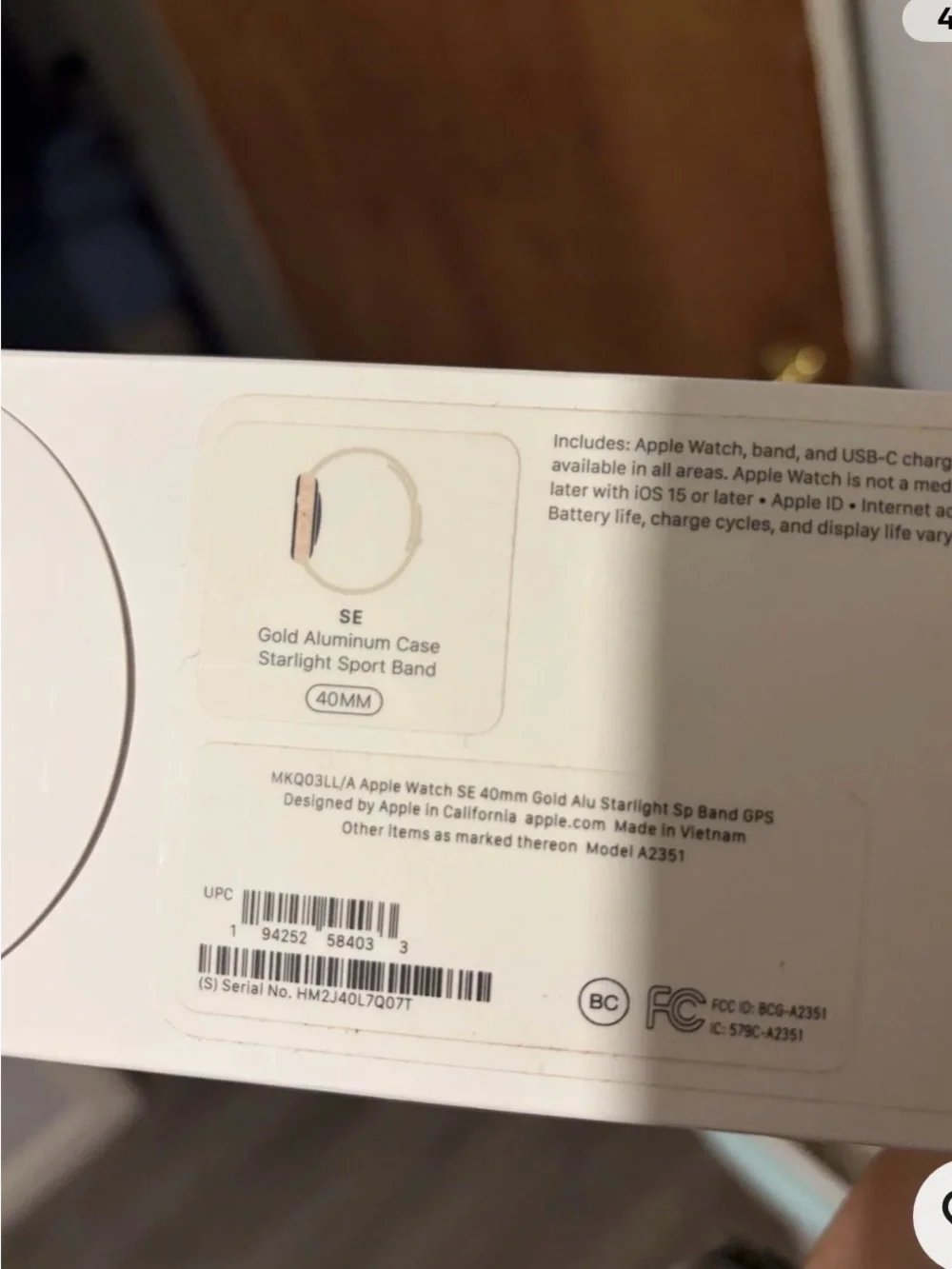 Apple Watch SE comes with Bands with Charger